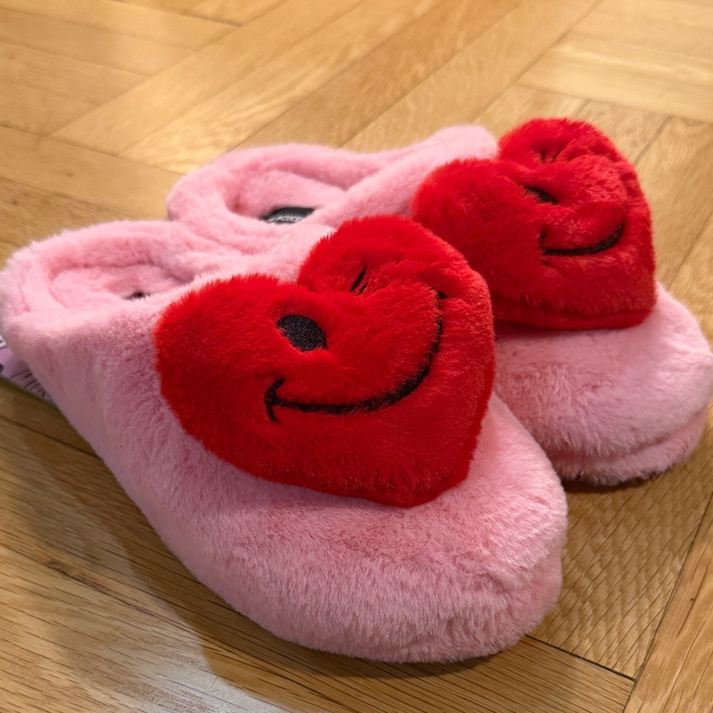Joe Boxer Winking Heart Slippers! Winky Red Heart Design Size M 7/8 - Picture 2 of 10